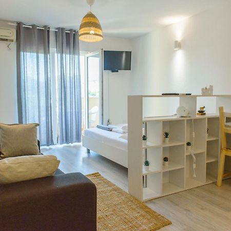 Donata Apartments Zara Esterno foto