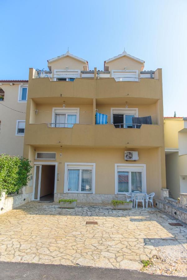 Donata Apartments Zara Esterno foto
